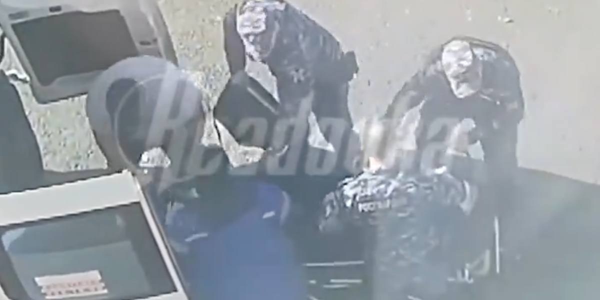 NextImg:Teenage boy slits classmate's throat after going on knife rampage in Russia