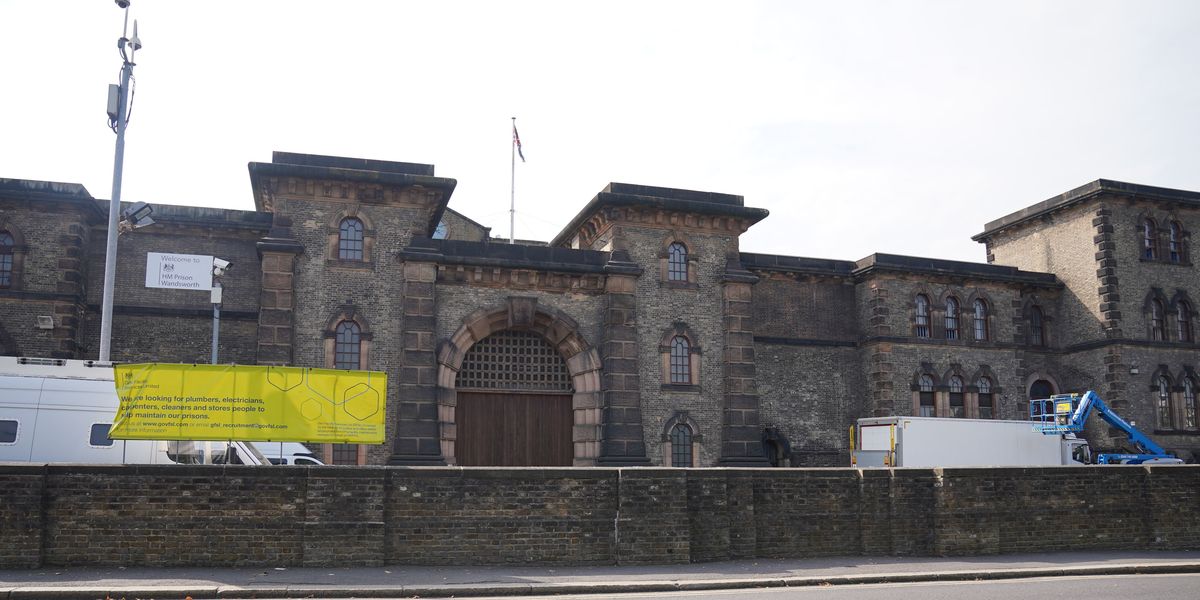 NextImg:Inside 'dangerously overcrowded' HMP Wandsworth where inmates share jail cells with vermin