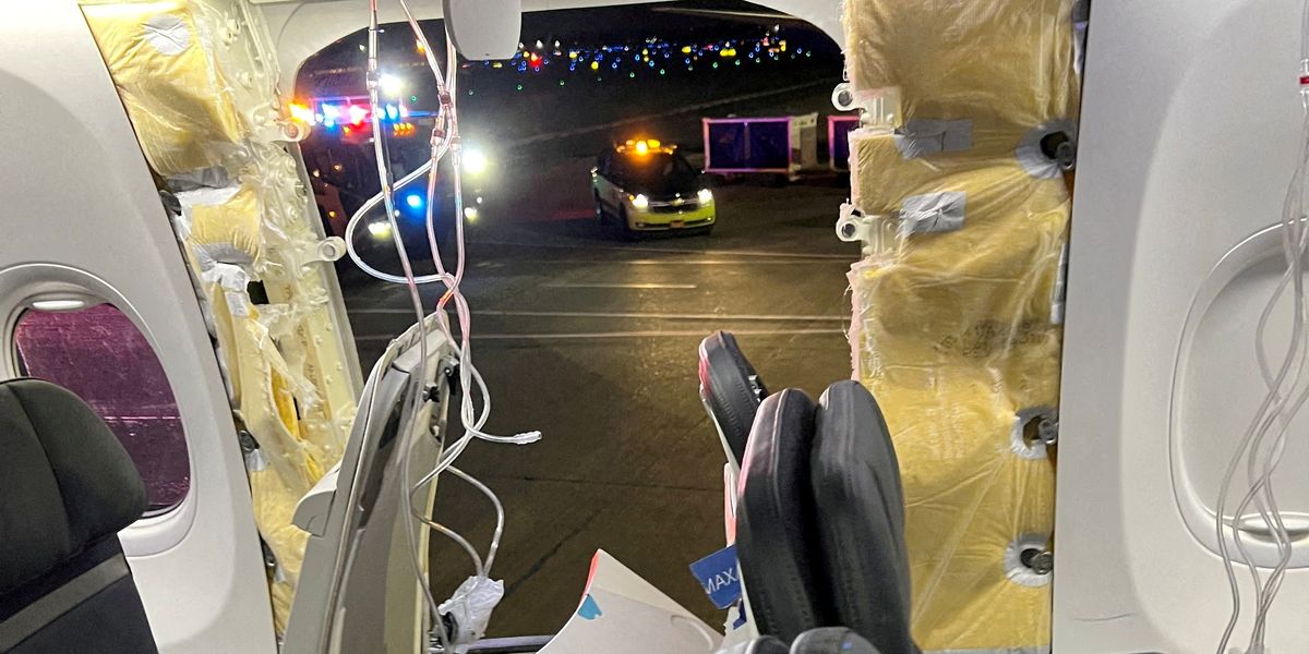 NextImg:Ten United Airlines planes discovered with loose bolts after mid-air blow-out