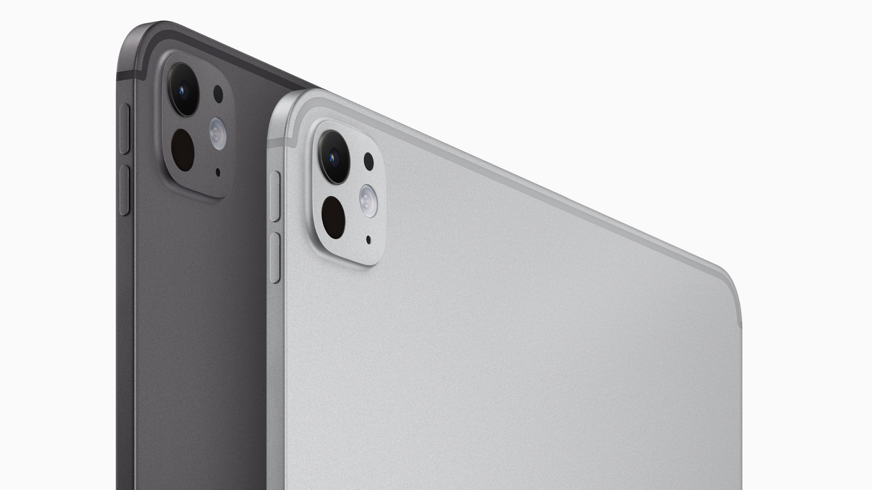 ipad pro pictured side by side in 11-inch and 13-inch models in both space black and silver colour options