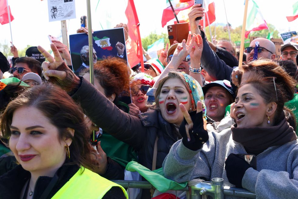 Apoiadores do iraniano Pahlavi no Irã