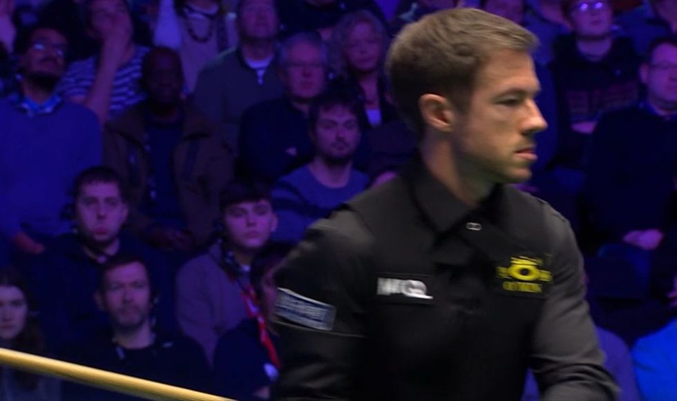 Jack Lisowski swiped at the Ally Pally wasp