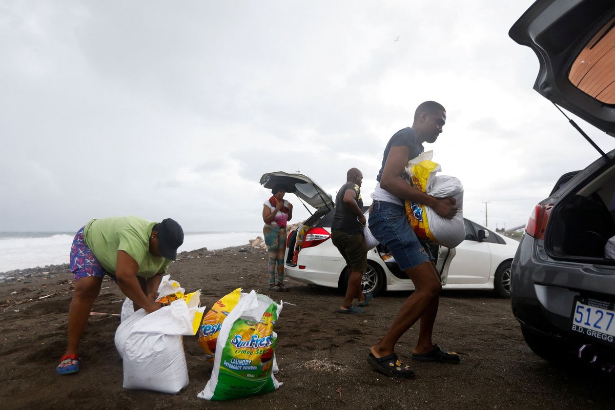 Jamaicans eveacuting as Storm Melissa approcahes