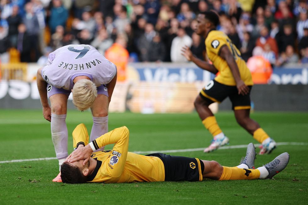 Jan Paul van Hecke celebrating in the face of Santiago Bueno