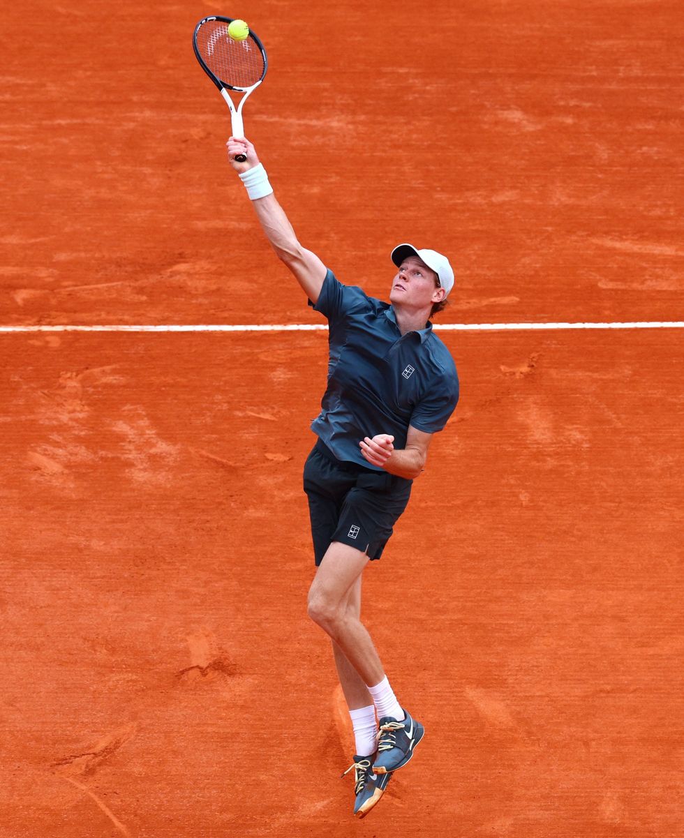 Jannik Sinner beat Alexander Zverev 6-1, 6-4 in just 83 minutes