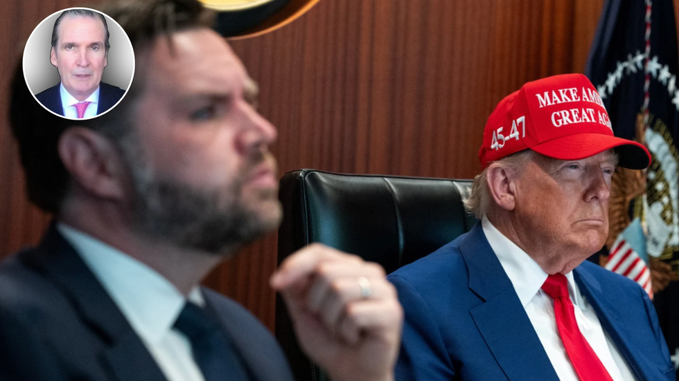 JD Vance (left), Donald Trump (right)