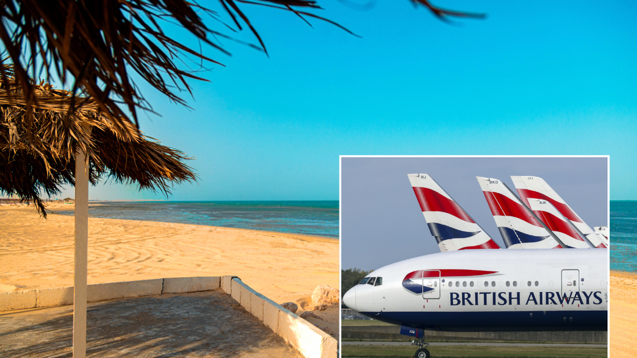 Jeddah beach / British Airways plane