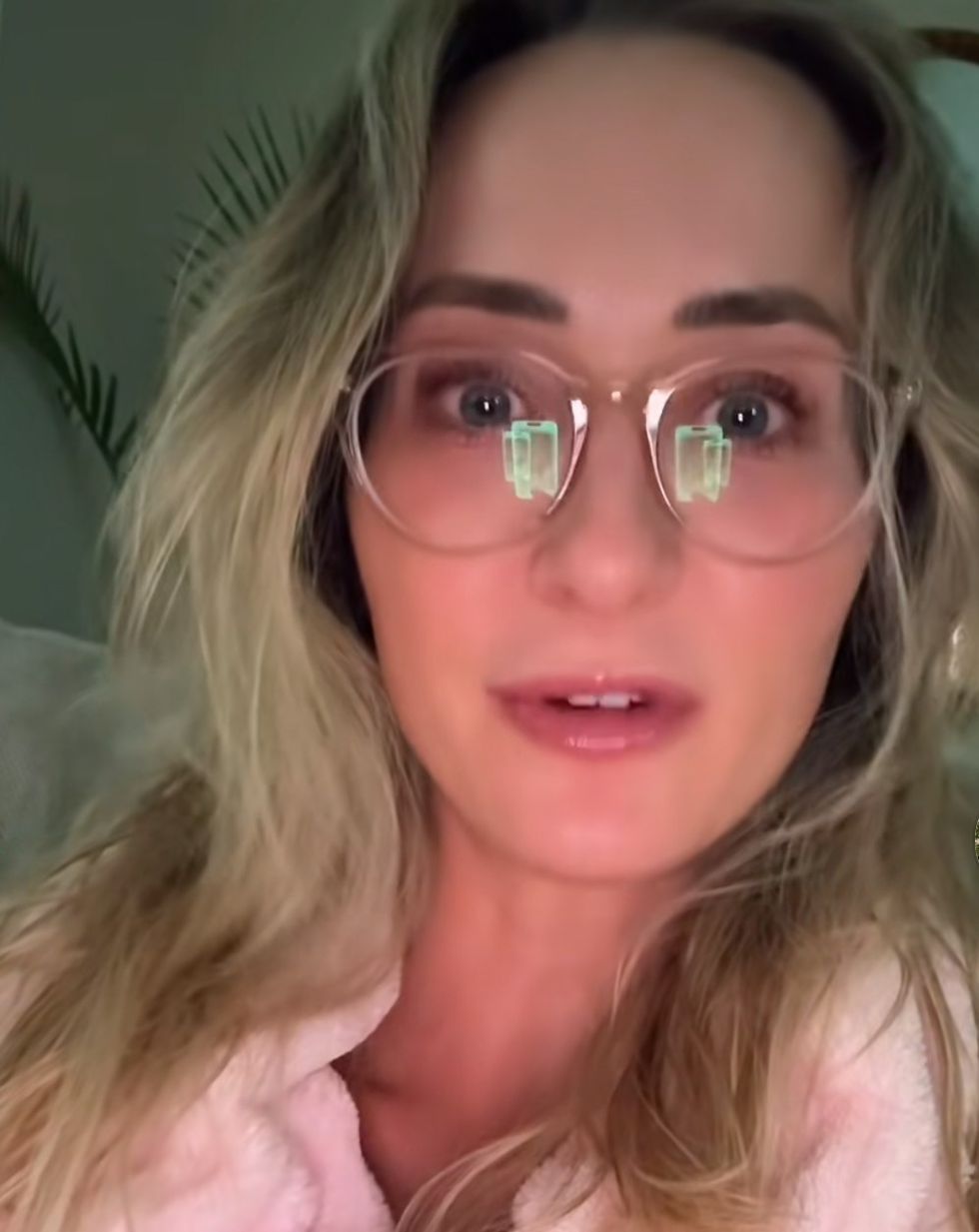 Jenna talking to followers