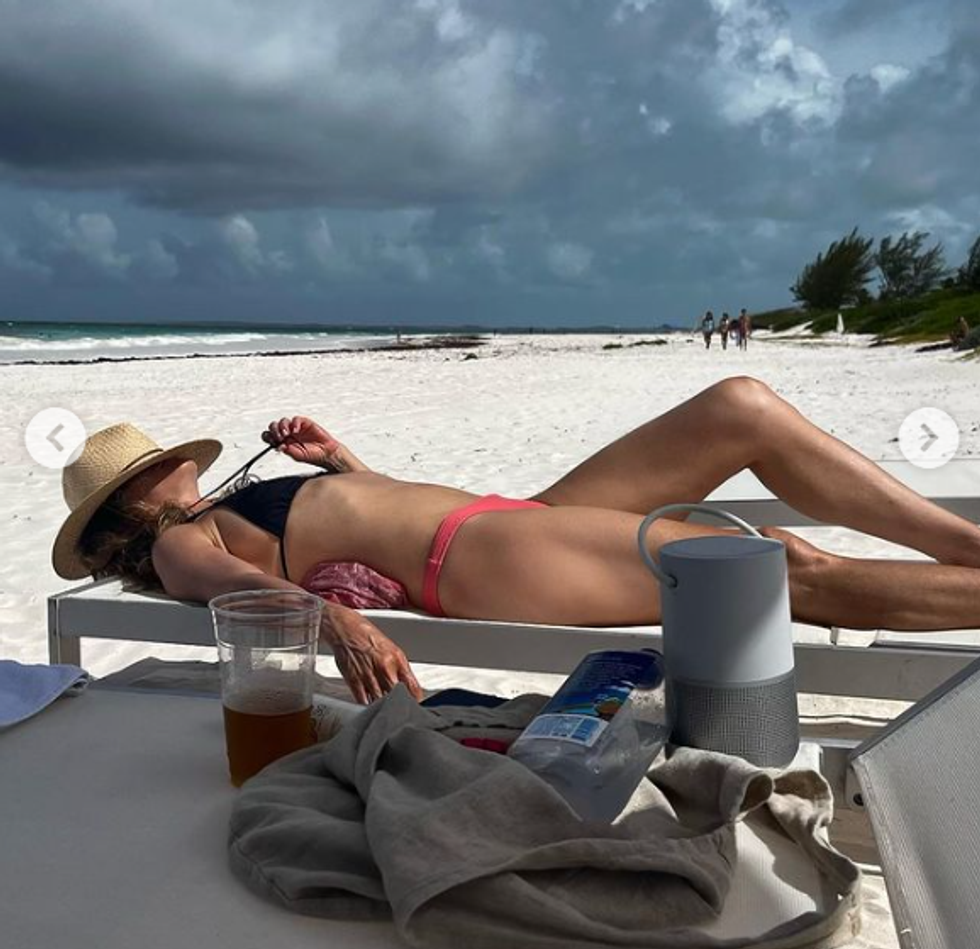 Jennifer Aniston bikini beach