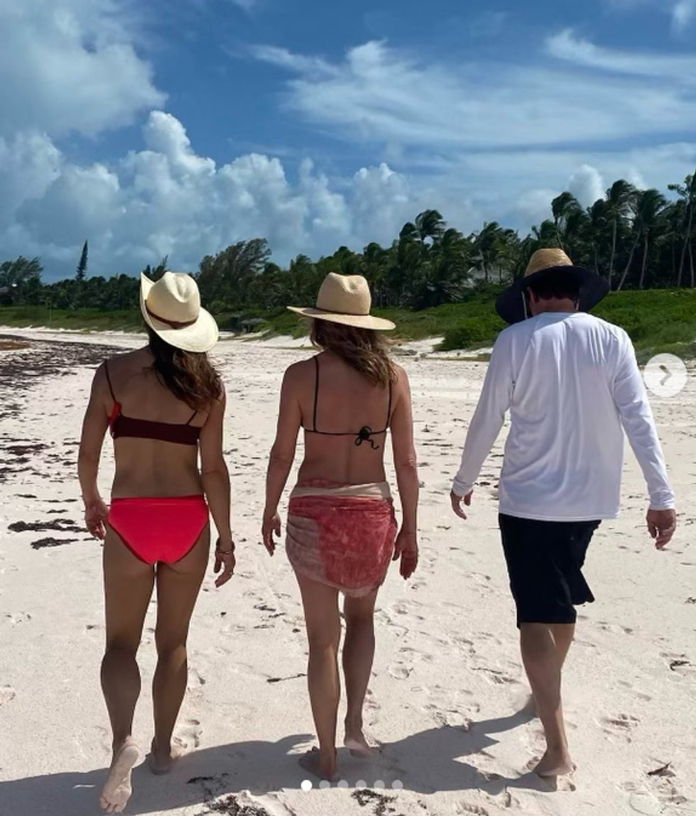 Jennifer Aniston bikini beach