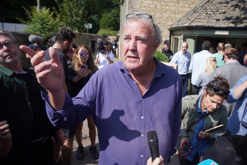 Jeremy Clarkson applauded by pub-goers for gesture amid storm damage and shop closures: 'Really thoughtful'