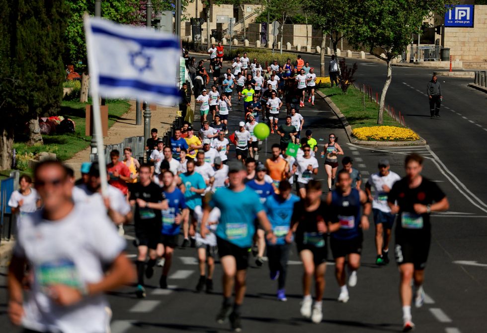 Jerusalem marathon runners