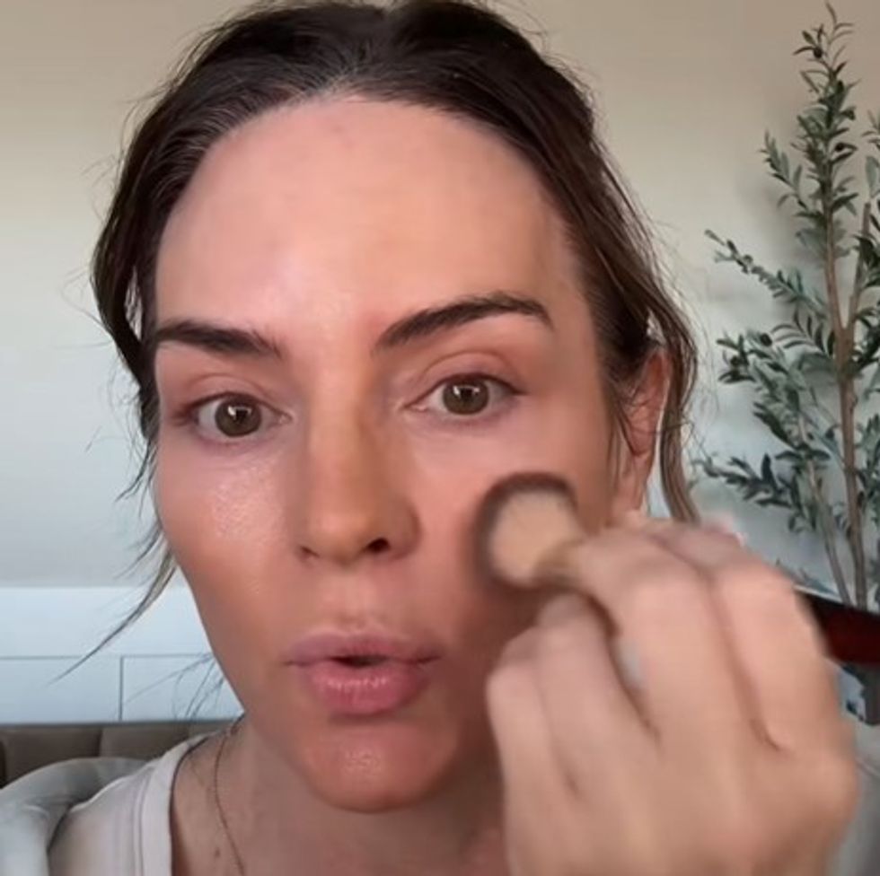 Jessica Enslow demonstrating correct blusher technique