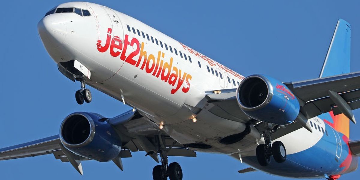 Jet2 passengers dragged off flight after ‘drinking duty-free bottle of vodka’ Jet2 passengers dragged off flight after ‘drinking duty-free bottle of vodka’