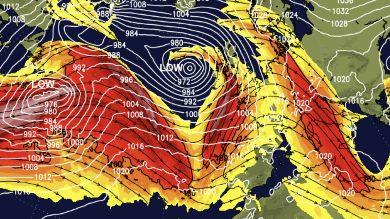 Jetstream flows on either side of the Atlantic