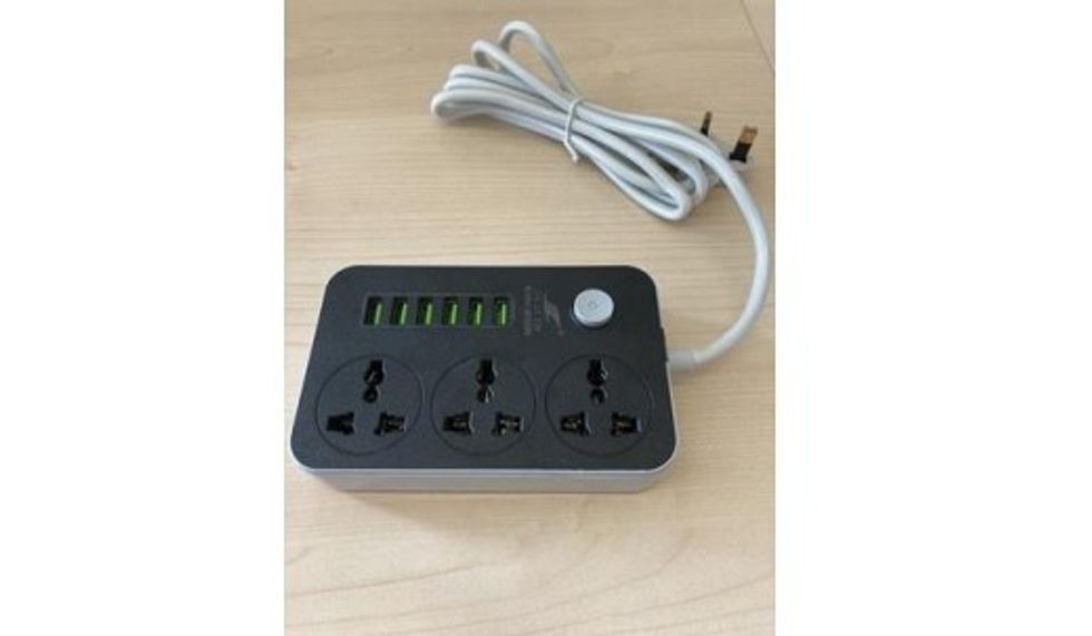 Jia Le Xin Hub with 3 sockets and 6 USB ports sold via TikTok