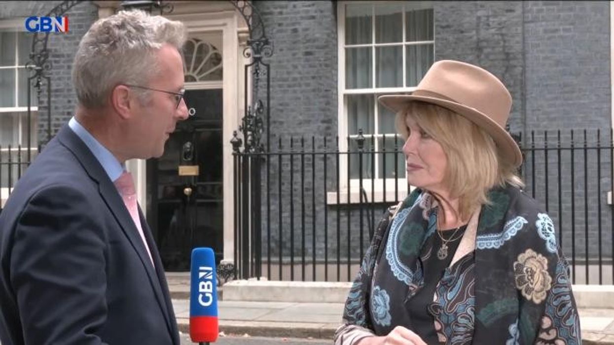 Joanna Lumley delivers message to PM ‘standing up for things you believe in’