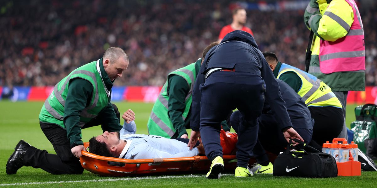 England World Cup warm-up clash delayed after Uruguay player stretchered off with worrying injury England World Cup warm-up clash delayed after Uruguay player stretchered off with worrying injury