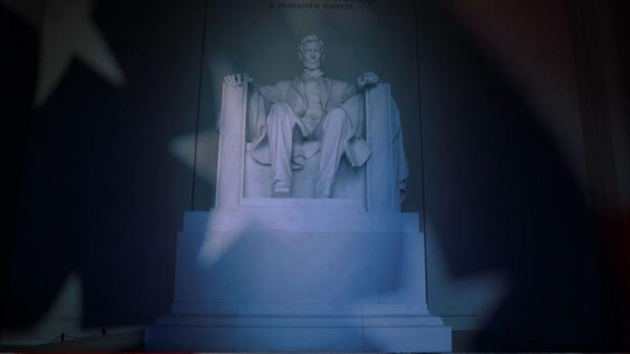 Joe Biden gives rambling half-mumbled speech on Air Force One as concerned staff look on