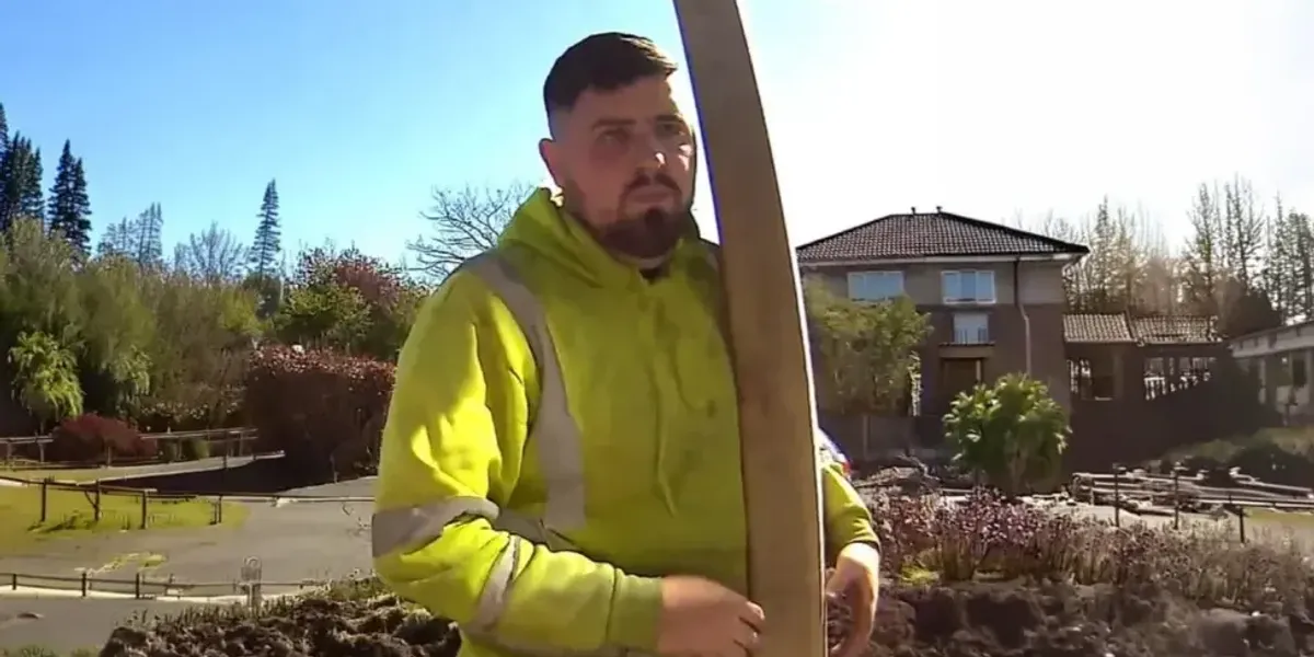 Fraudster rogue trader swindled £10k out of victims for ‘entirely worthless’ work Fraudster rogue trader swindled £10k out of victims for ‘entirely worthless’ work