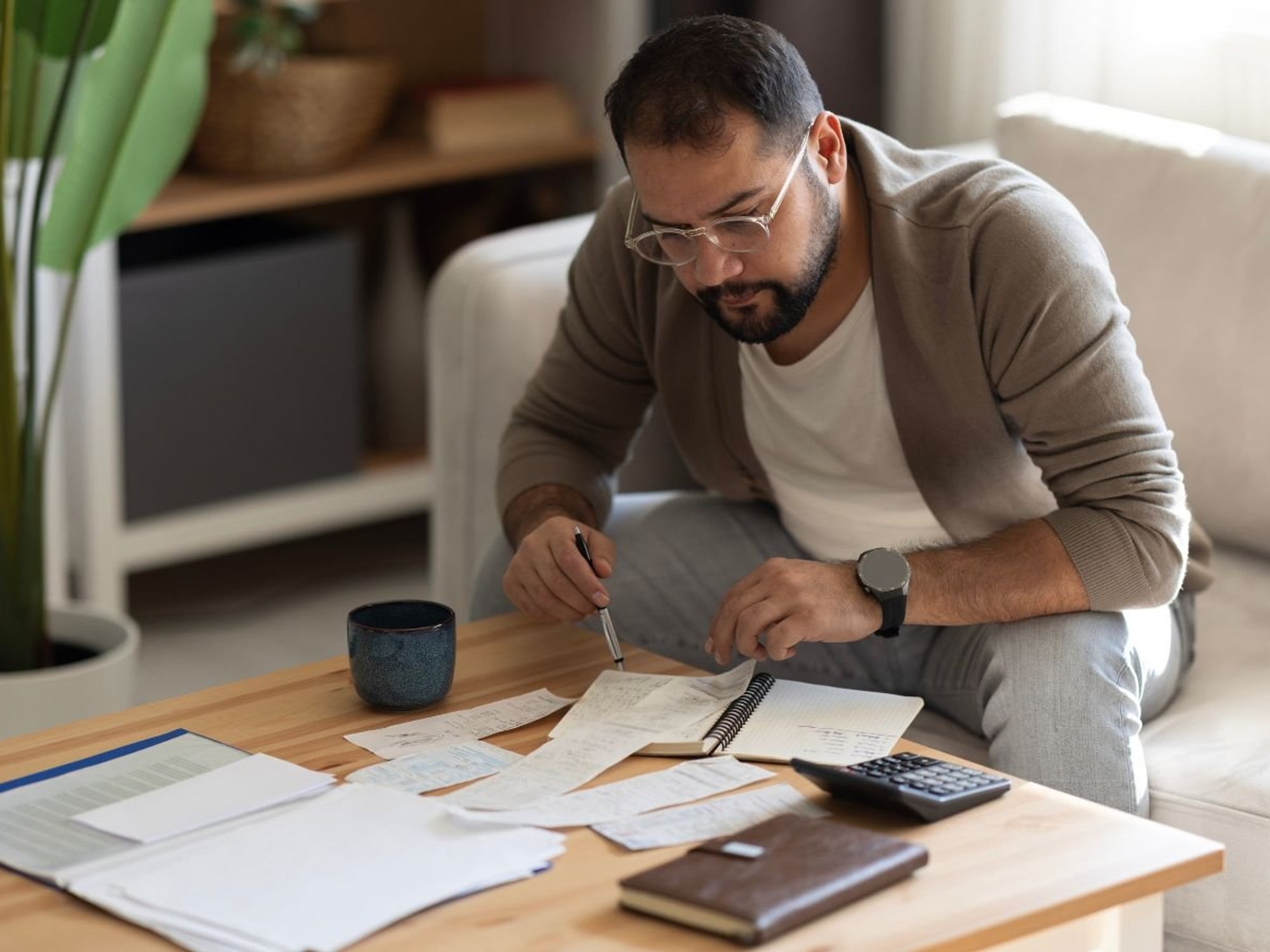 'I run my business with just pen and paper!' Entrepreneur ditches his phone, computer, and bank cards