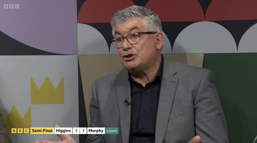 John Parrott insisted both players were struggling but Stephen Hendry hit back