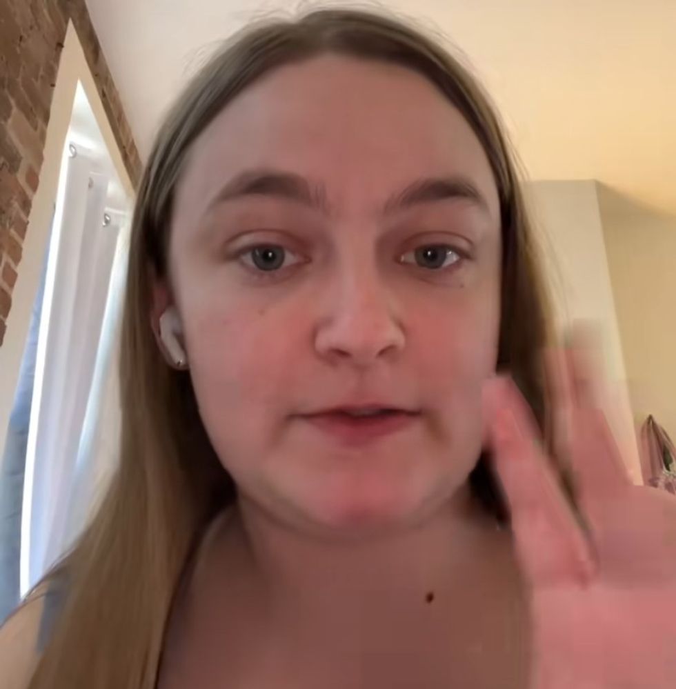 Jojo discussing symptoms