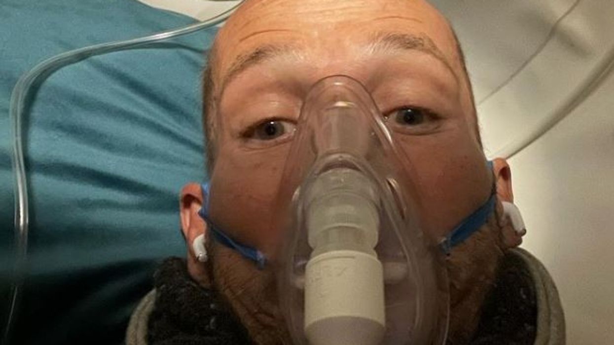 Jonnie Irwin oxygen mask