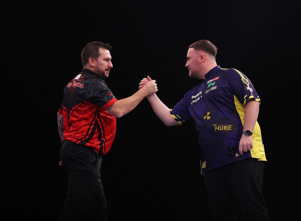 Jonny Clayton defeated Luke Littler 4-2