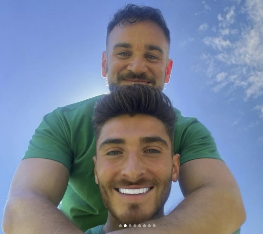 Josh Cavallo khẳng định bức ảnh chụp anh và bạn trai đã bị các đồng đội ở Adelaide chế giễu.