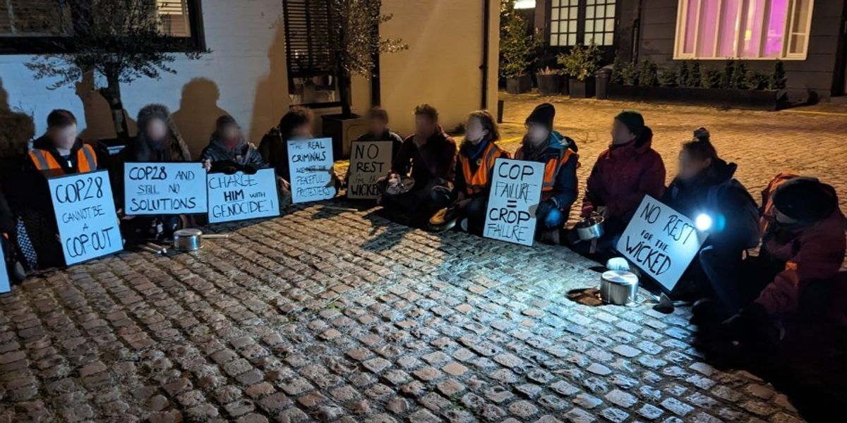 NextImg:JSO protesters dragged away by police after banging pots and pans outside Rishi Sunak's home