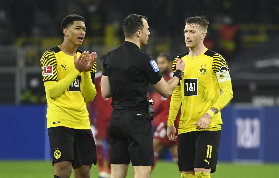 Jude Bellingham was unhappy with Felix Zwayer during a match in December 2021