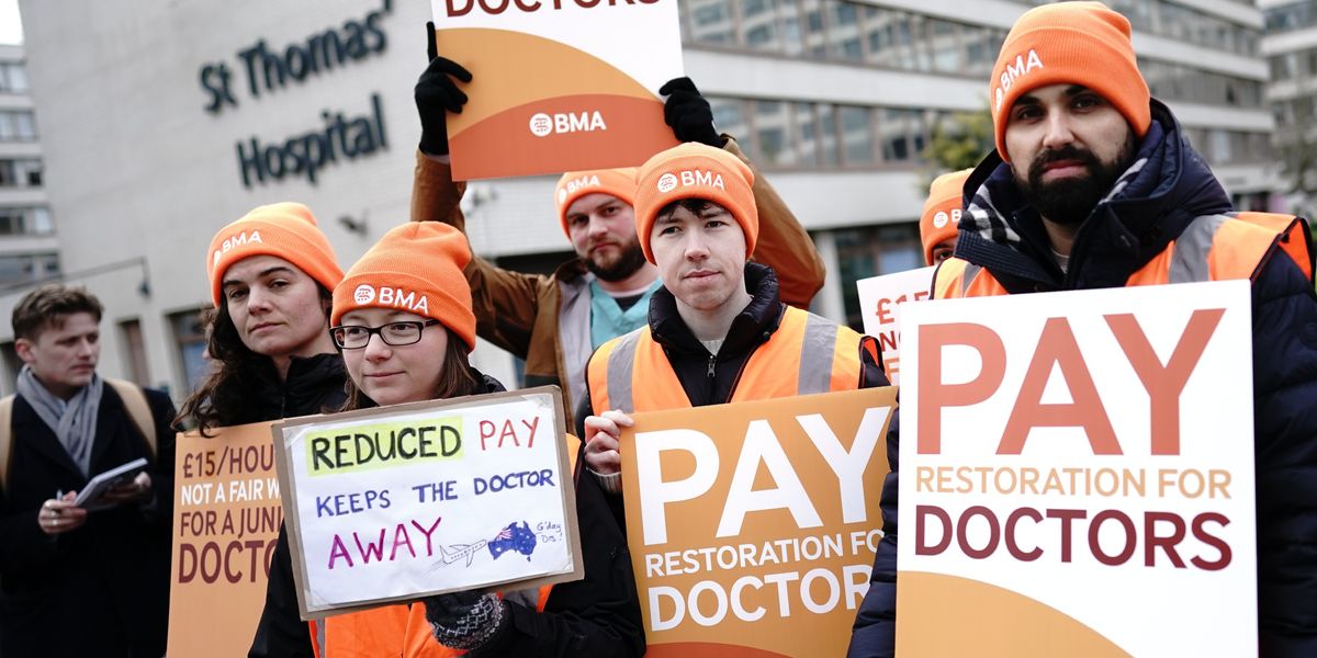 NextImg:Junior doctors accept huge bumper pay deal worth 22% to end months of crippling strikes