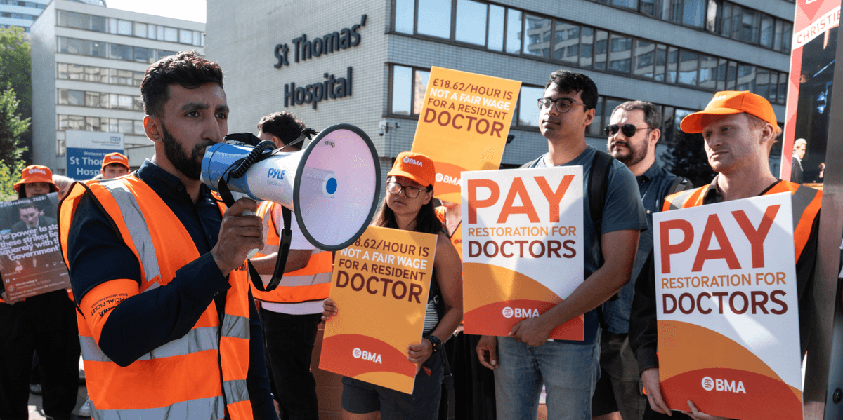 Resident doctors call off strike after Labour makes fresh pay offer