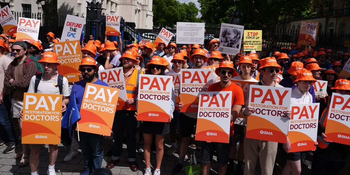 NextImg:'It's a death sentence!' New data shows 60,000 essential NHS appointments MISSED in five days of strike chaos
