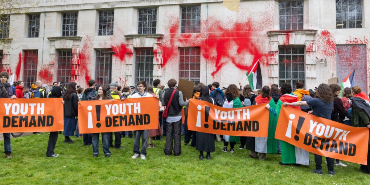 NextImg:Eco-zealots pledge to 'close London' as demonstrators plot month-long commuter chaos