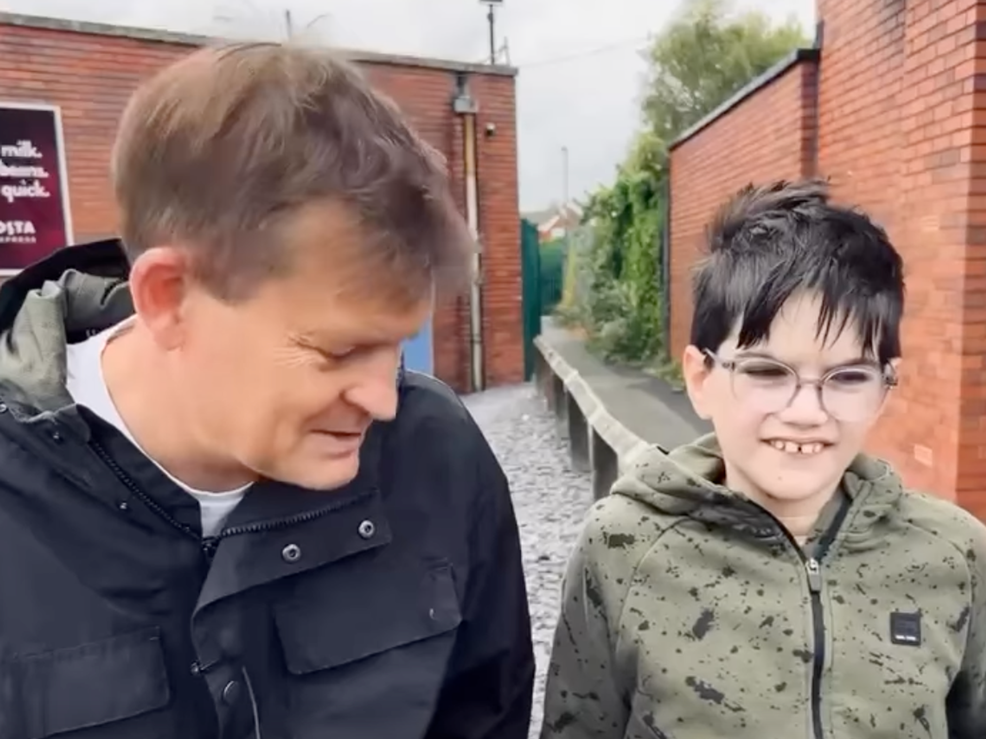 Schoolboy, 8, takes matters into own hands to clear glass shards and rubbish in alleyway over fea...
