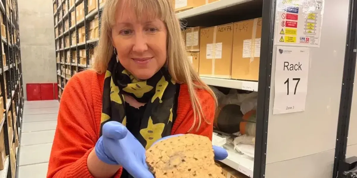 Ancient artefacts discovered inside Bronze Age burial mound brings past to life Ancient artefacts discovered inside Bronze Age burial mound brings past to life