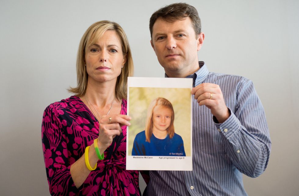 Kate, Gerry McCann hold picture of Madeleine