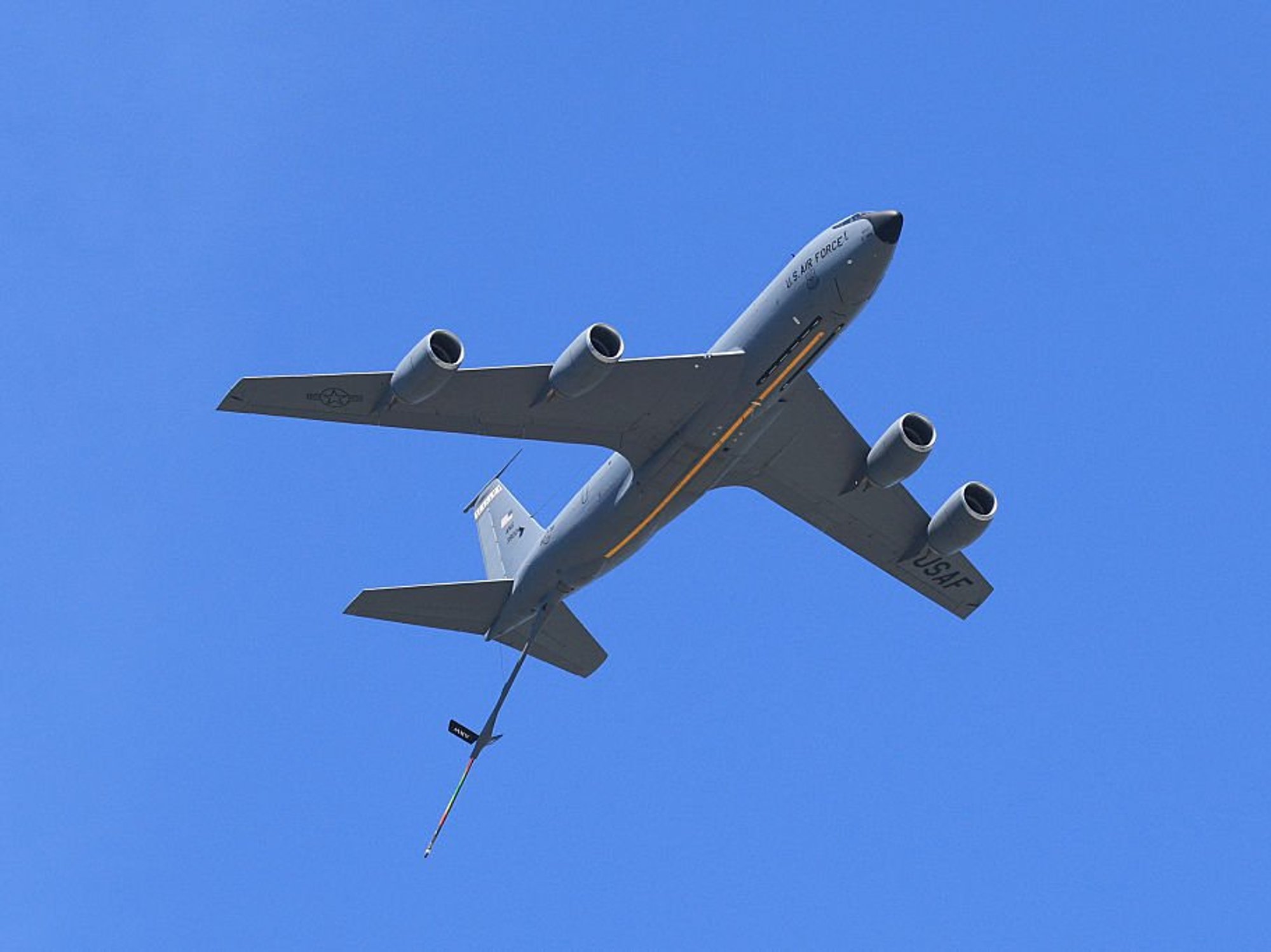 KC-135 refueling aircraft