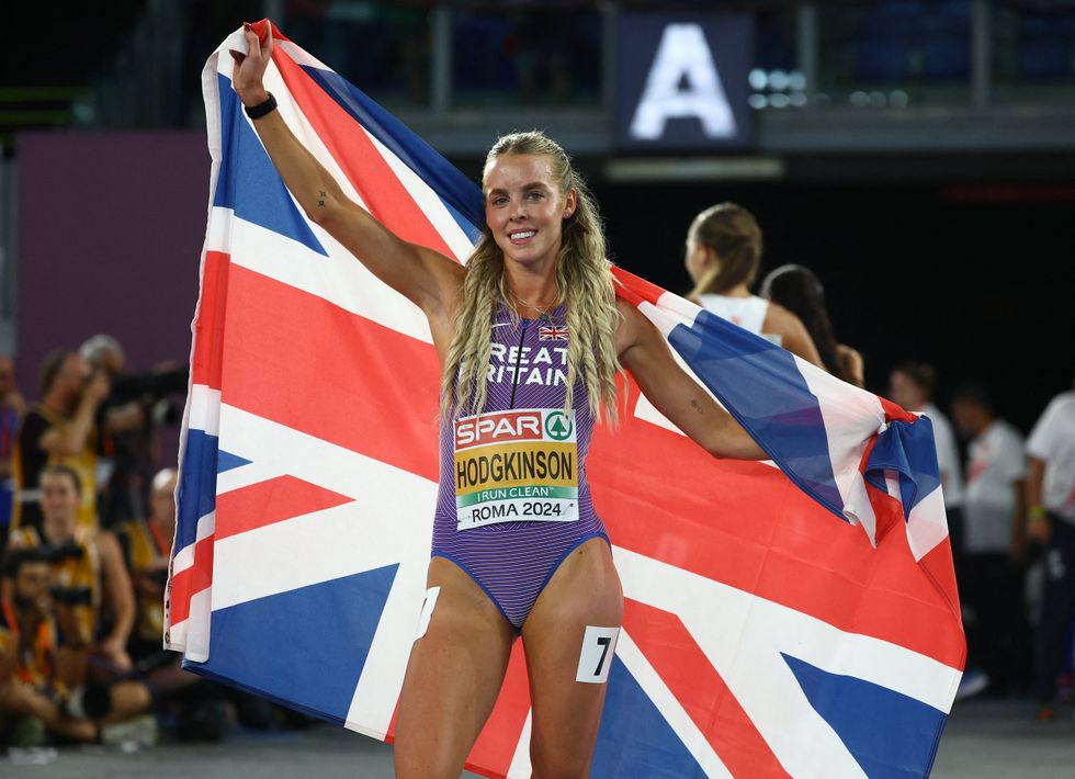 Keely Hodgkinson successfully defended her 800m crown