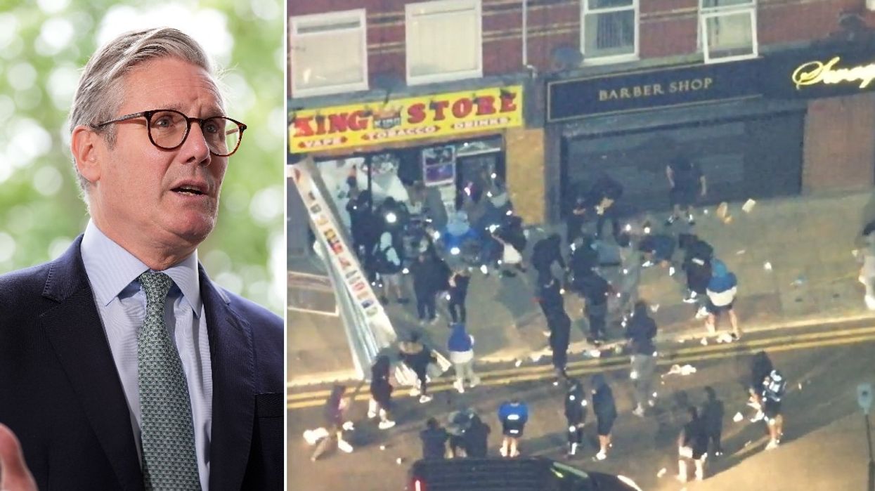 Keir Stamer and rioters looting vape store