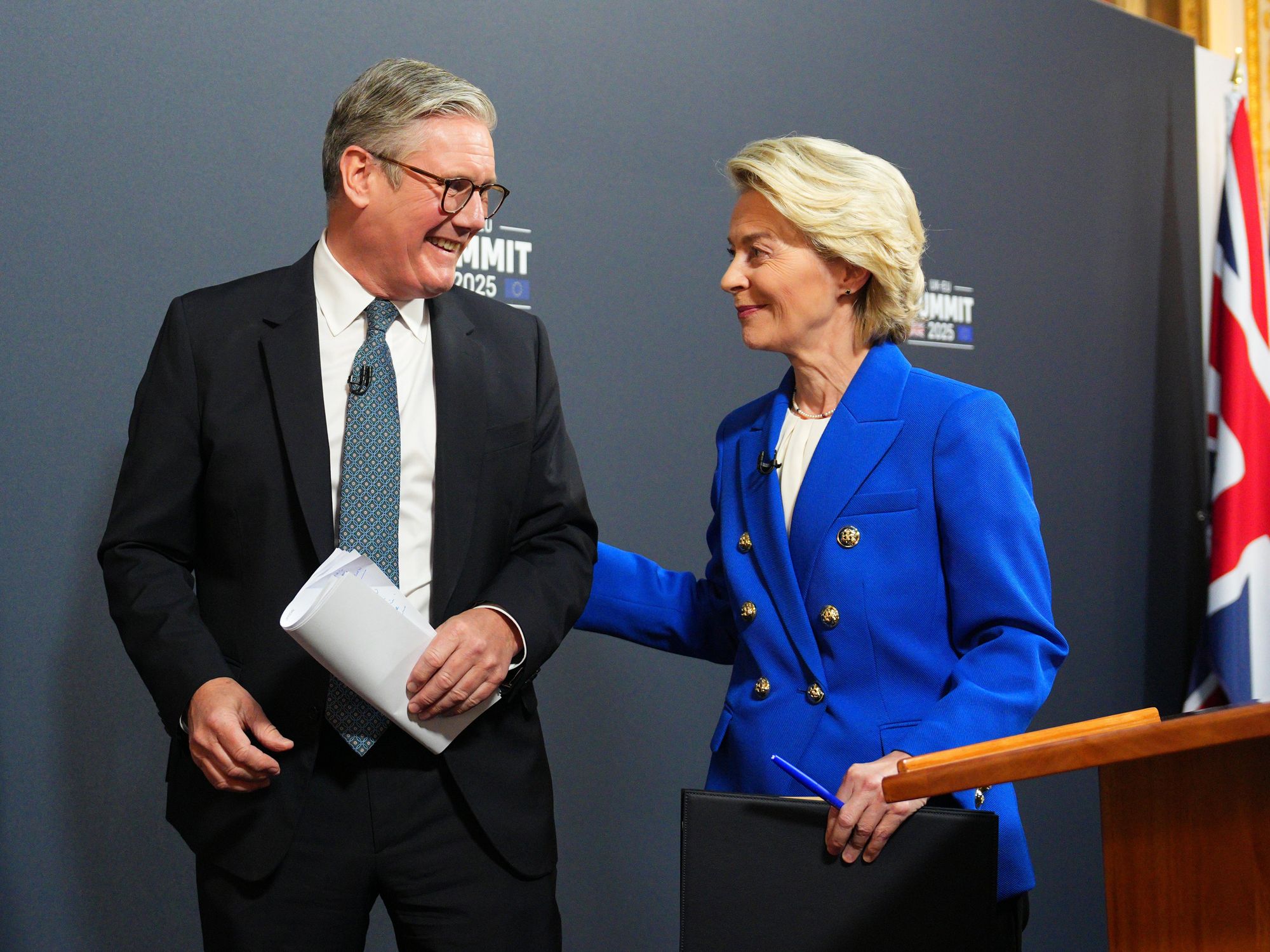 Keir Starmer (left), Ursula von der Leyen (right)