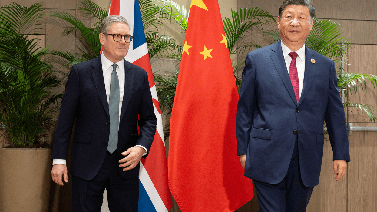 Keir Starmer (left), Xi Jinping (right)