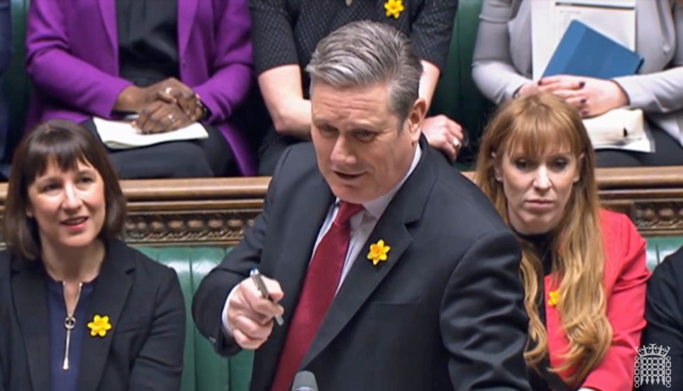 Keir Starmer pointing his finger at Rishi Sunak in the House and Commons
