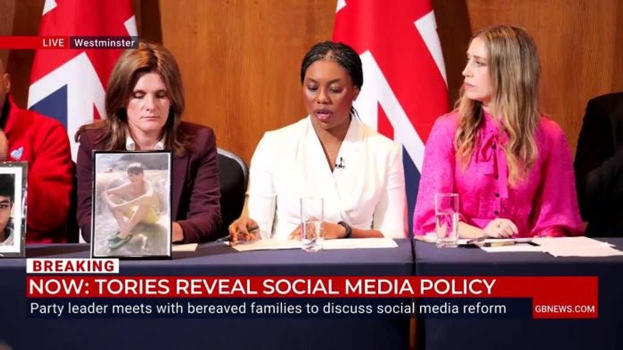 Keir Starmer summons social media bosses to No10 as Labour weighs new restrictions