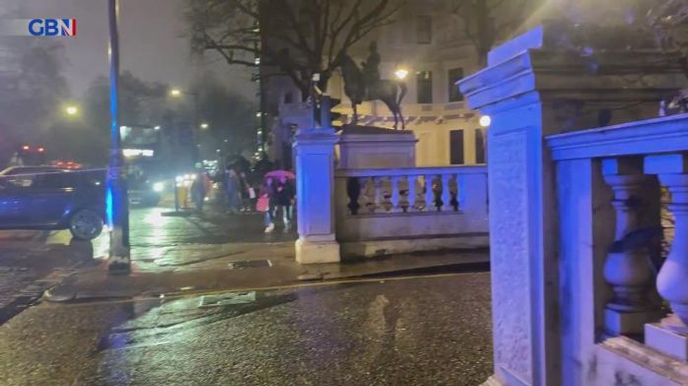 Kensington incident: 'Armed' man shot dead by police near palace