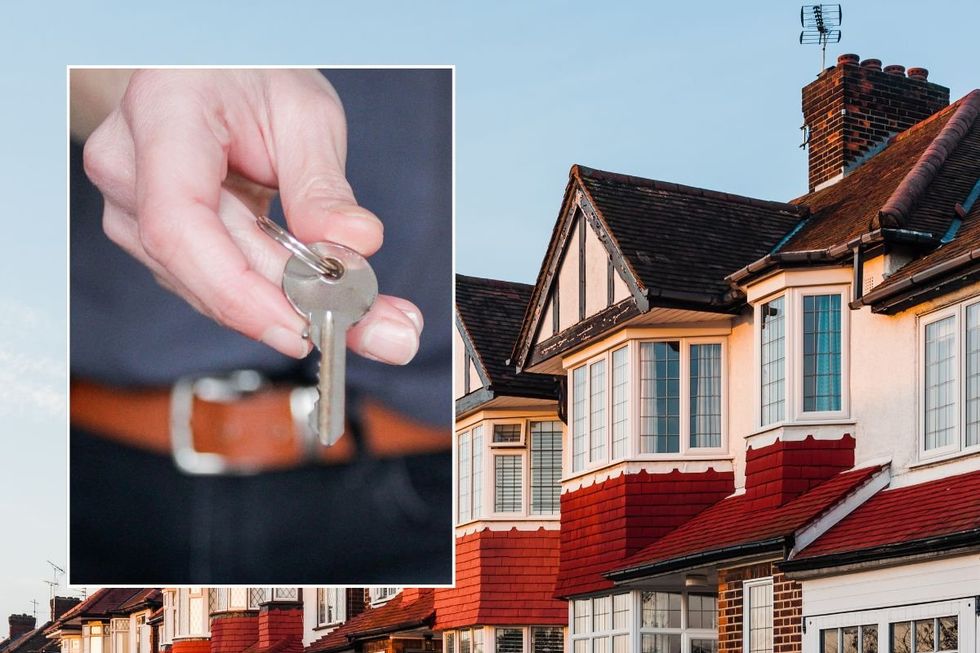 KEYS IN HAND AND HOUSES