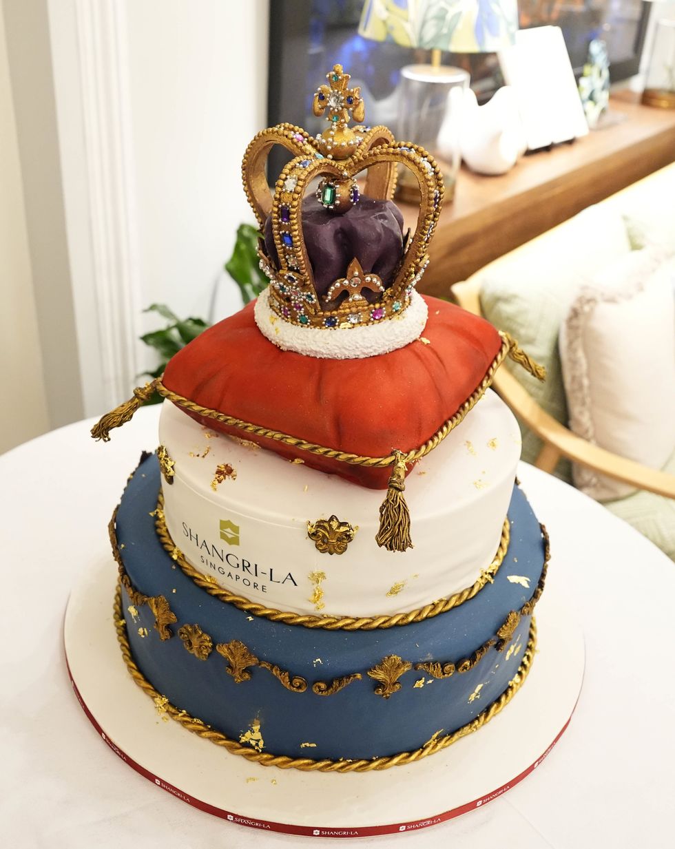 King birthday cake