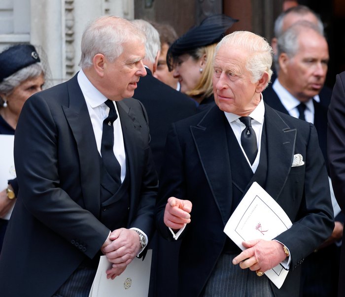 Vua Charles và Hoàng tử Andrew